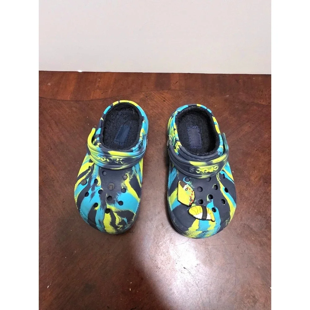 Crocs Kids C9 Tie-Dye Clogs Bee Charm‎ & Fuzzy Lined Interior Casual Relax